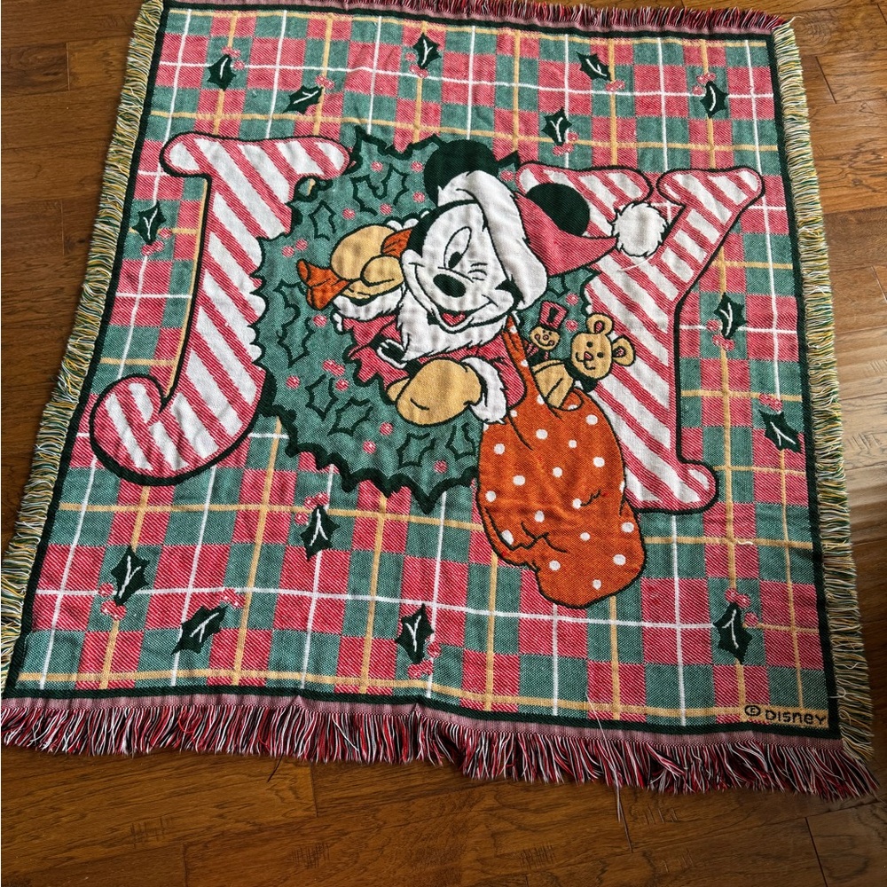 Beacon Disney Holiday Throw Blanket‎